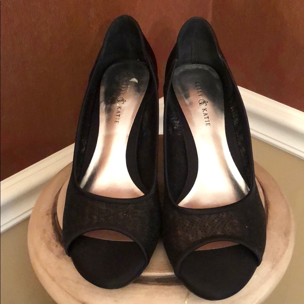 Kelly & Katie NIB NWT Peep Toe shoes Size 7.5